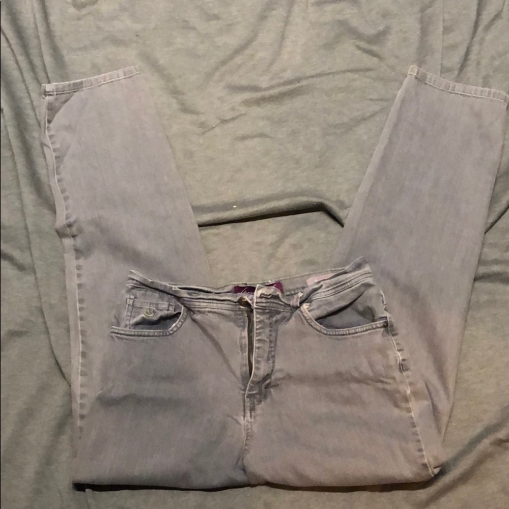 3/ $10 Gray Gloria Vanderbilt Amanda Jeans 10